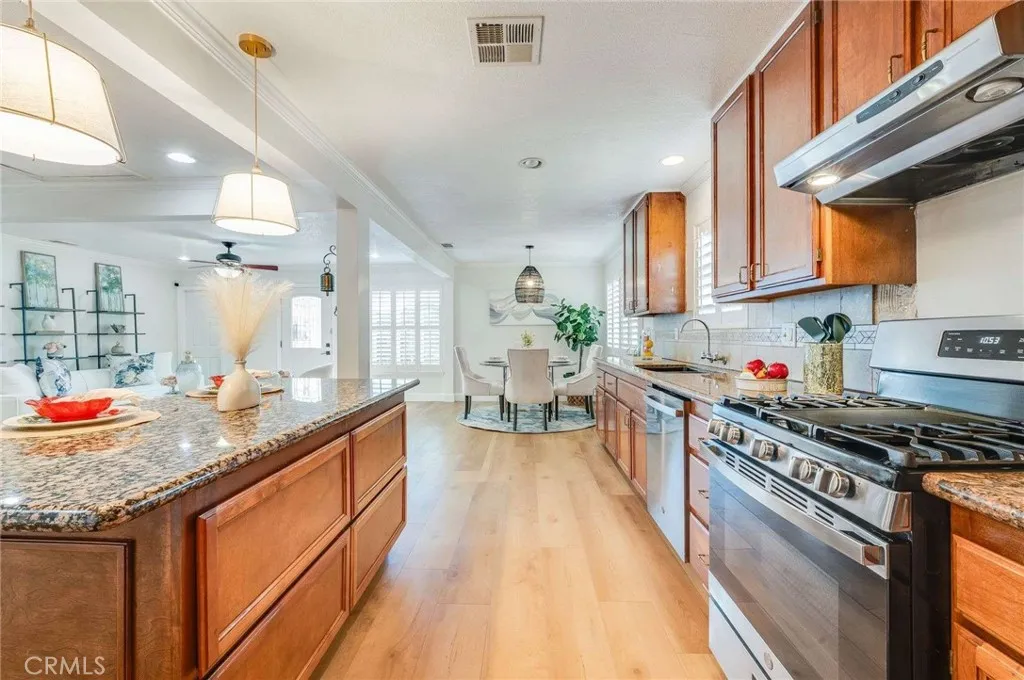 11321 212th, Lakewood, California 90715 home-pic-9